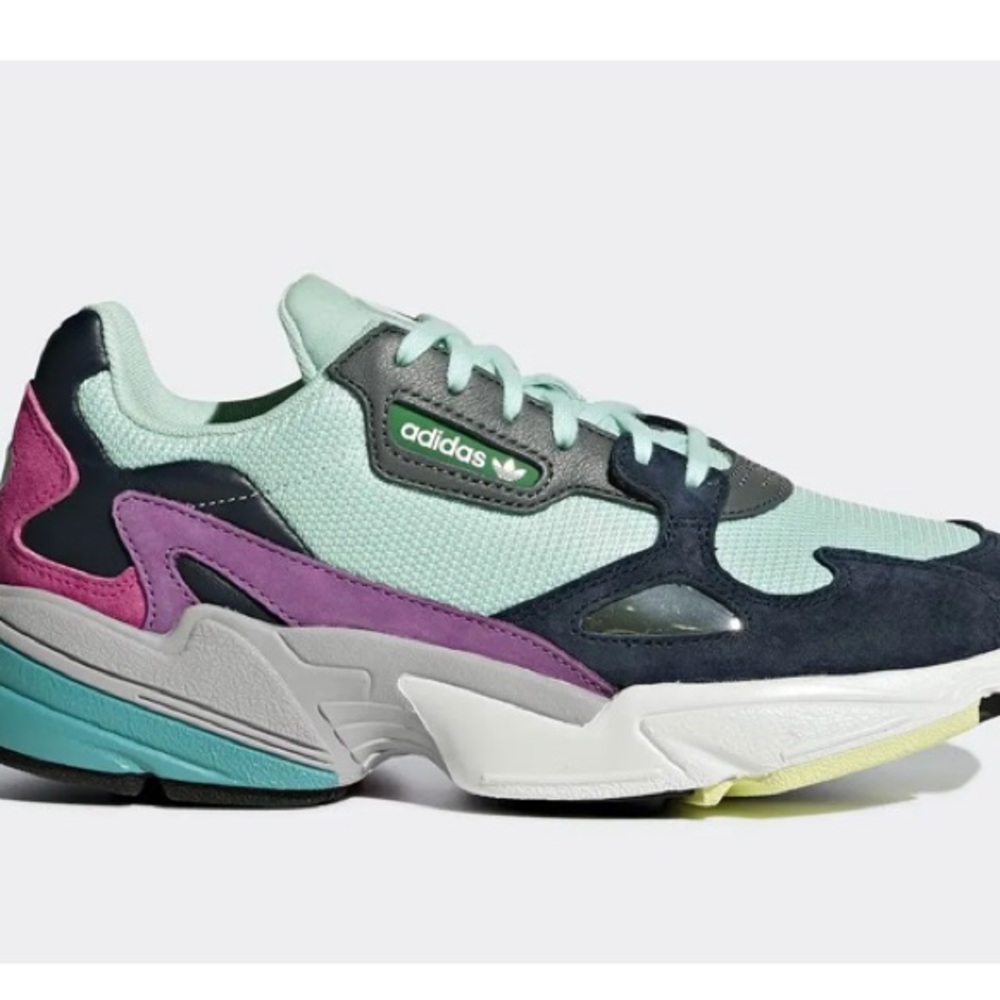 Adidas Falcon Sneakers EUC size 5.5 (fits a size 6).